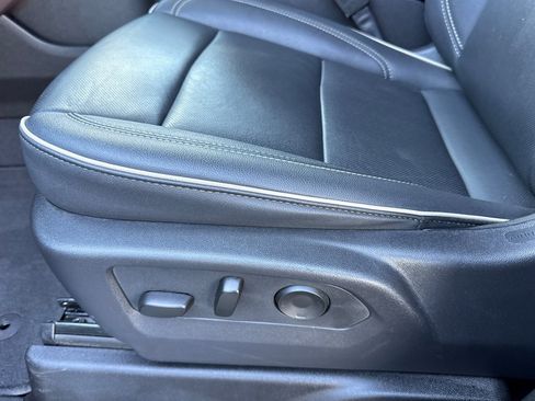 Used 2025 Chevrolet Suburban Premier image 14