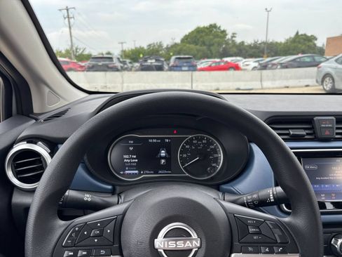 Used 2025 Nissan Versa SV FWD image 31