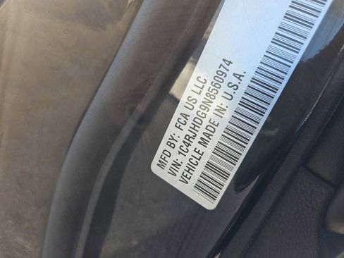 Used 2022 Jeep Grand Cherokee Overland w/ Luxury Tech Group IV image 14