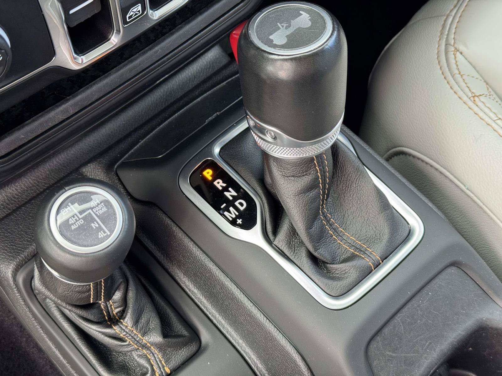 Used 2022 Jeep Wrangler Unlimited Sahara AWD/4WD image 14