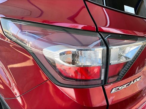 Used 2017 Ford Escape SE w/ Equipment Group 201A image 29