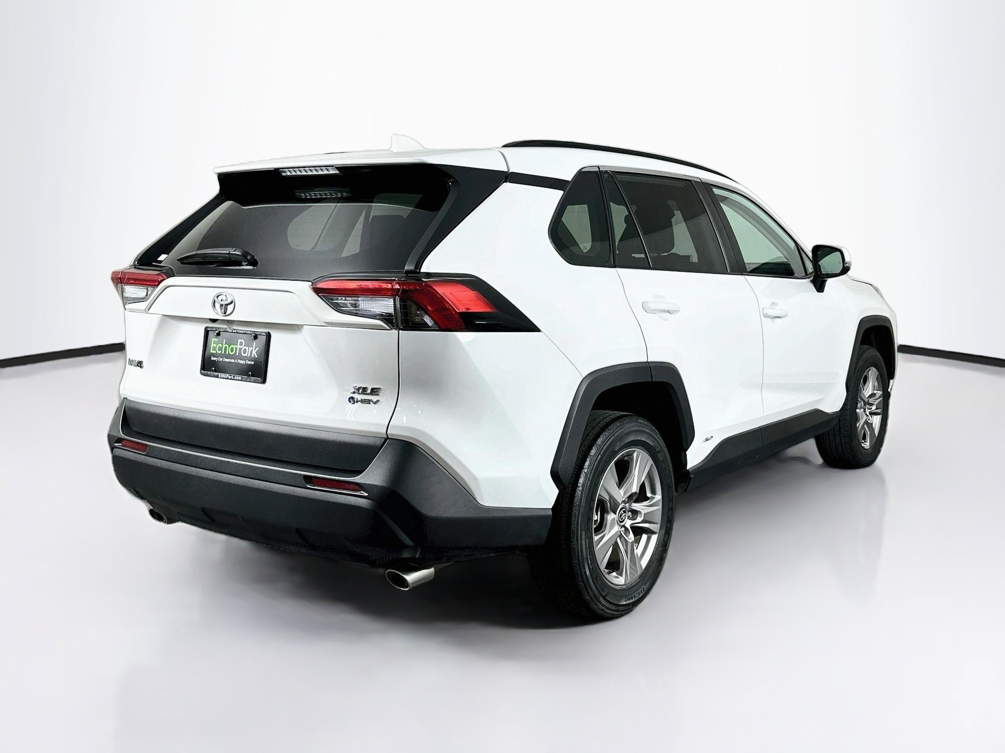 Used 2025 Toyota RAV4 XLE AWD/4WD image 9
