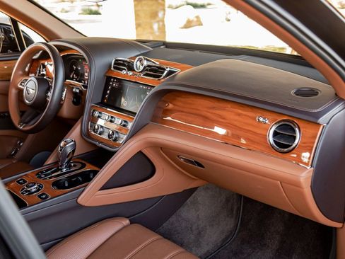 Certified 2022 Bentley Bentayga image 31