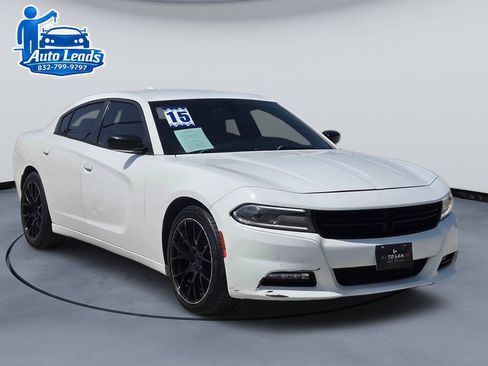 Used 2015 Dodge Charger SXT w/ Plus Group RWD image 2