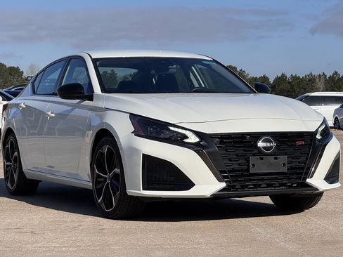 Used 2024 Nissan Altima 2.5 SR image 9