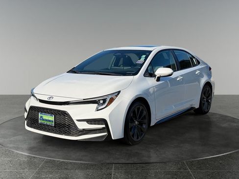 Used 2024 Toyota Corolla XSE FWD image 3
