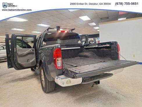 Used 2012 Nissan Frontier SL w/ Moonroof Pkg image 16