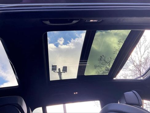 Used 2025 BMW X7 M60i image 13