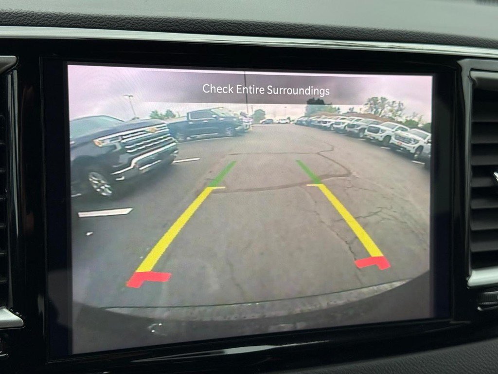 Used 2024 Chrysler Pacifica Touring-L FWD image 22