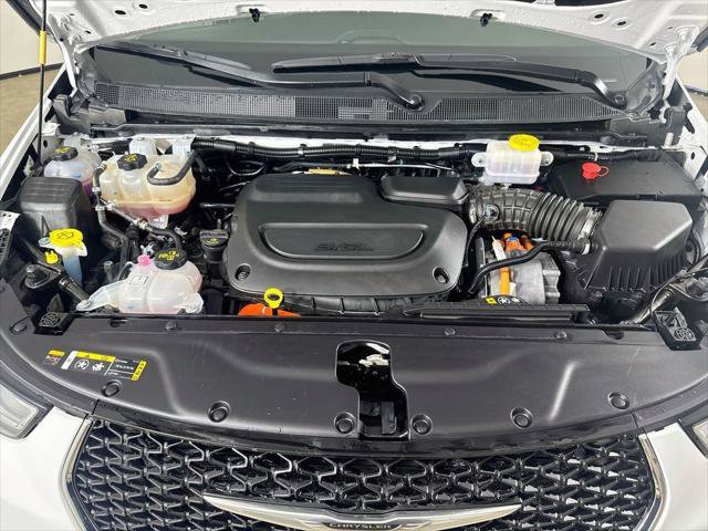 Certified 2024 Chrysler Pacifica Limited FWD image 24