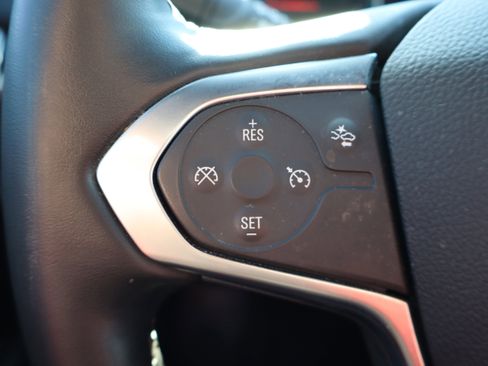 Used 2023 Chevrolet Traverse LT image 18