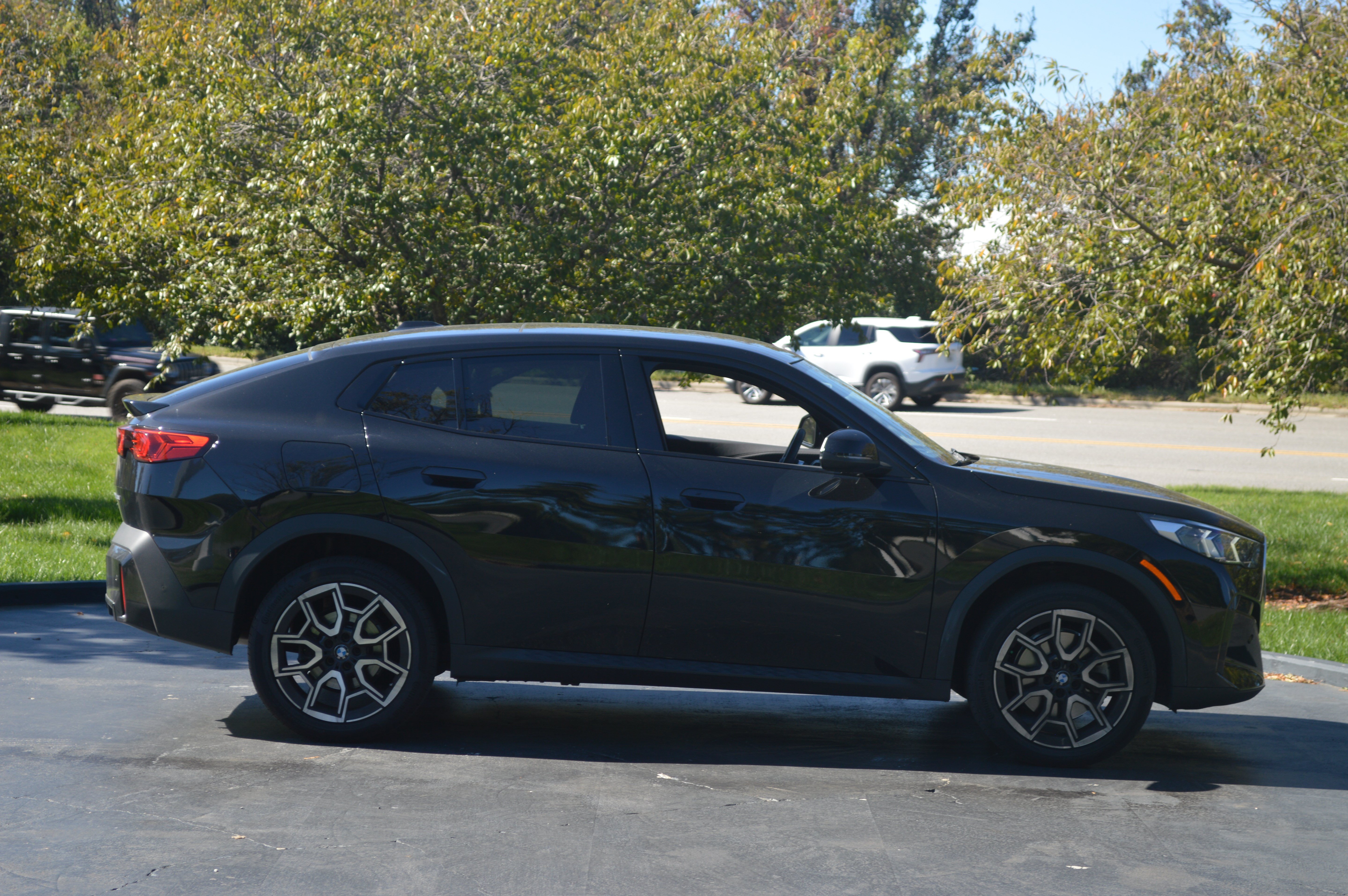 Certified 2025 BMW X2 xDrive28i w/ Convenience Package AWD/4WD image 12