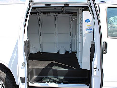 Used 2024 Chevrolet Express 2500 w/ Driver Convenience Package image 9