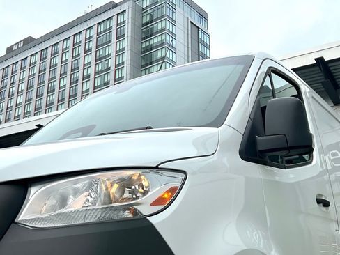 Used 2025 Mercedes-Benz Sprinter 2500 image 5