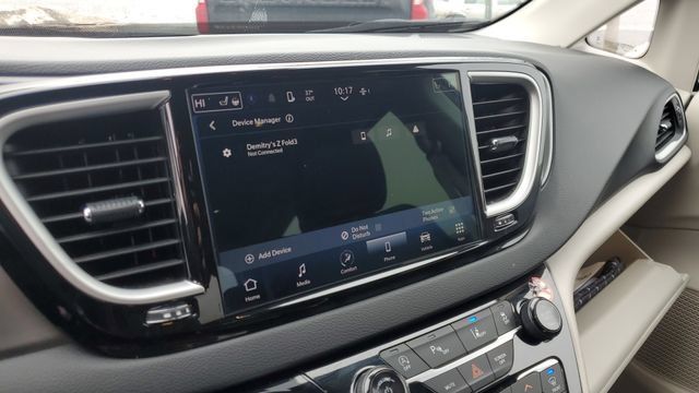 Used 2024 Chrysler Pacifica Touring-L FWD image 15