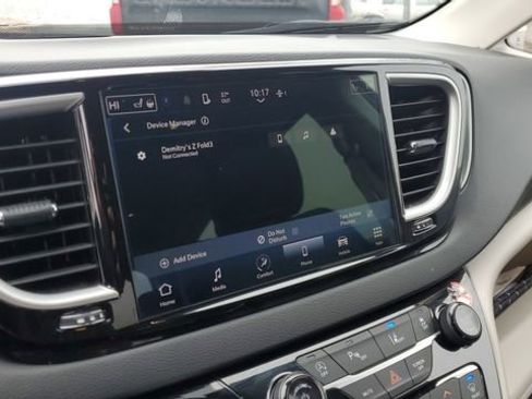 Certified 2024 Chrysler Pacifica Touring-L image 15