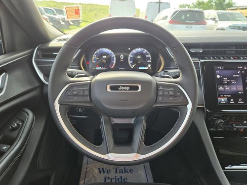 Used 2023 Jeep Grand Cherokee Altitude AWD/4WD image 21