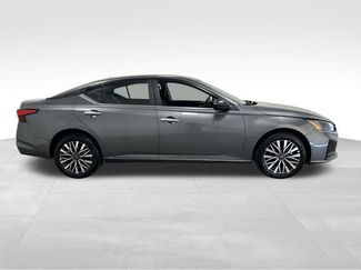 Used 2025 Nissan Altima 2.5 SV video 2