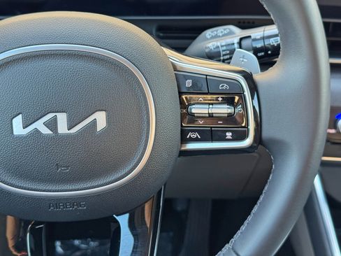 Used 2025 Kia Carnival EX FWD image 22