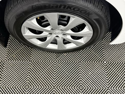 Used 2025 Toyota Corolla LE image 11