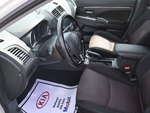 Used 2019 Mitsubishi Outlander Sport SE FWD image 28