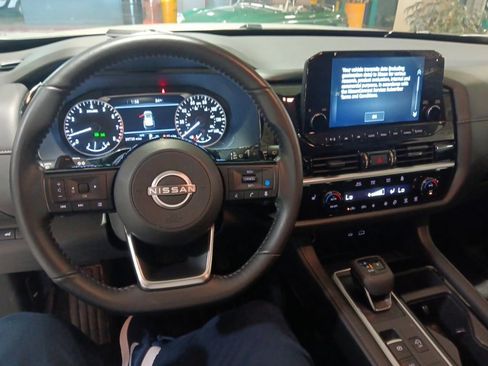 Used 2025 Nissan Pathfinder SL AWD/4WD image 5