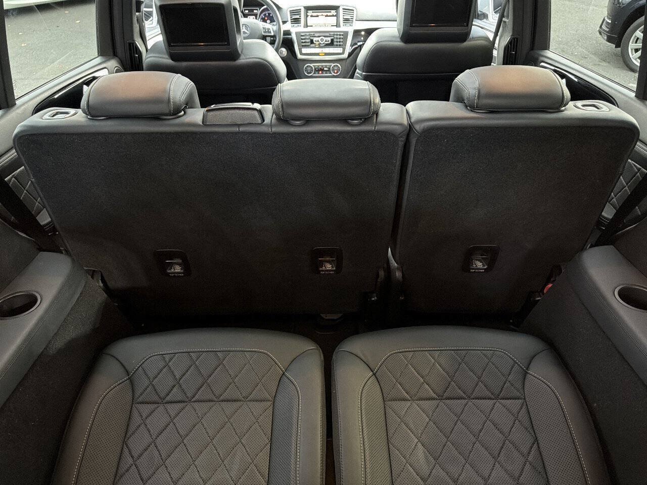 Used 2015 Mercedes-Benz GL 550 4MATIC w/ Driver Assistance Package image 9