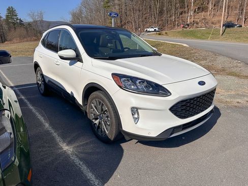 Used 2020 Ford Escape Titanium w/ Titanium Premium Package 2.0 image 2