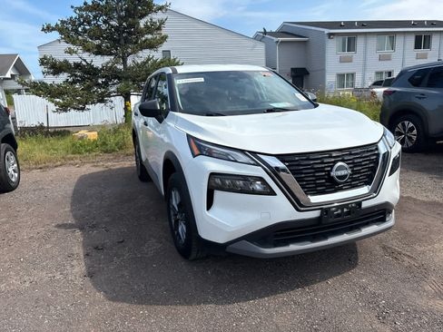 Used 2023 Nissan Rogue S AWD/4WD image 5