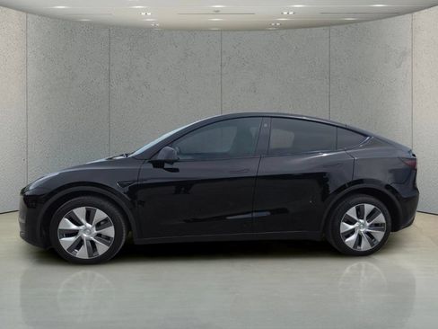 Used 2023 Tesla Model Y Long Range AWD/4WD image 9