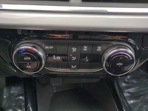 Certified 2025 Chevrolet Trax LT image 25