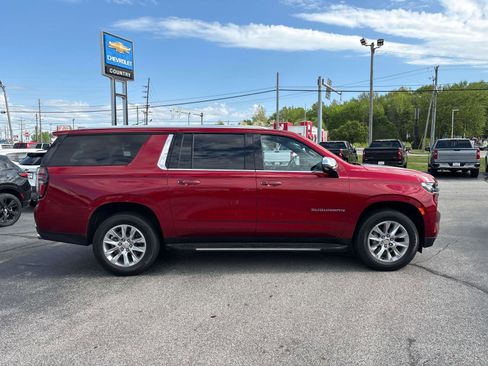 Used 2024 Chevrolet Suburban Premier AWD/4WD image 7