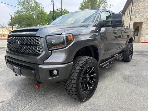 Used 2016 Toyota Tundra SR5 w/ SR5 Upgrade Package AWD/4WD image 1