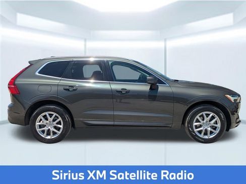 Used 2021 Volvo XC60 T5 Momentum w/ Premium Package FWD image 8