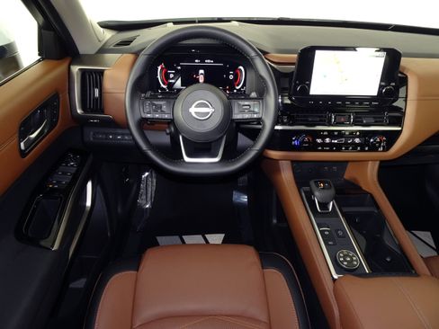 New 2025 Nissan Pathfinder Platinum image 5