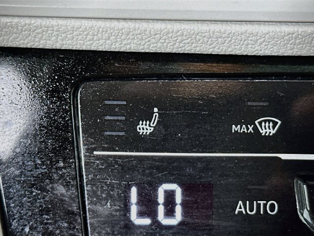 Used 2025 Volkswagen Jetta SE FWD image 22