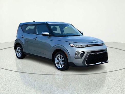 Certified 2022 Kia Soul S FWD image 8
