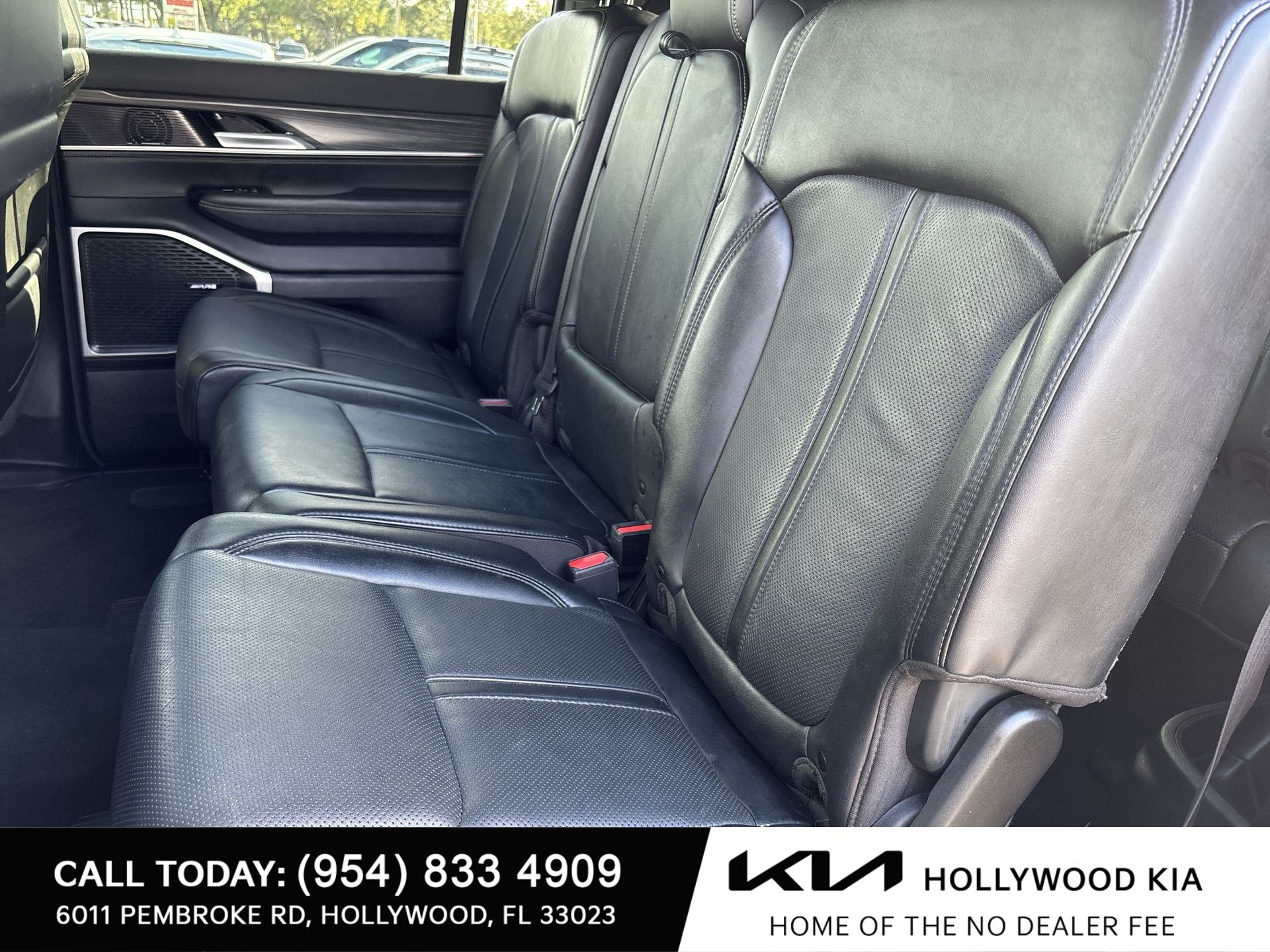 Used 2024 Jeep Wagoneer L Series III w/ Flexible Seating Group AWD/4WD image 24