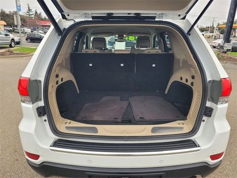 Used 2018 Jeep Grand Cherokee Limited w/ Trailer Tow Group IV image 11