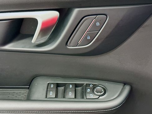 Used 2025 Buick Enclave Preferred image 15