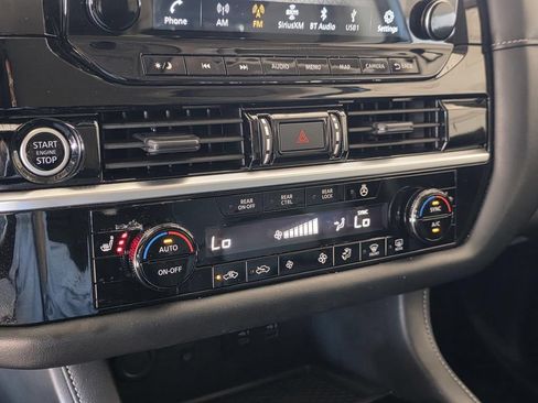 Used 2024 Nissan Pathfinder SL AWD/4WD image 27