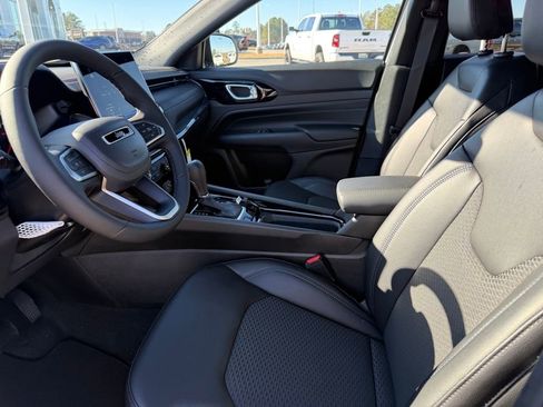New 2026 Jeep Compass Latitude image 9