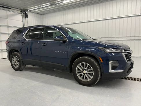 Used 2022 Chevrolet Traverse LT FWD image 1