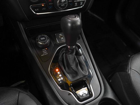 Used 2019 Jeep Cherokee Limited w/ Technology Group AWD/4WD image 23