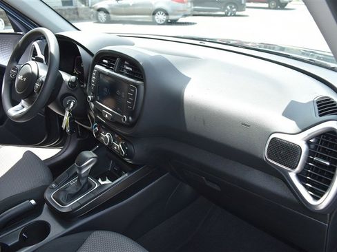 Used 2025 Kia Soul LX w/ LX Technology Package FWD image 27