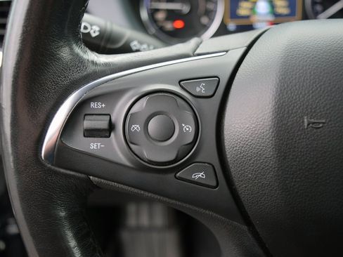 Used 2021 Buick Enclave Essence image 17