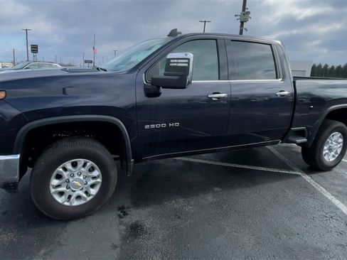 Used 2024 Chevrolet Silverado 2500 LTZ image 6