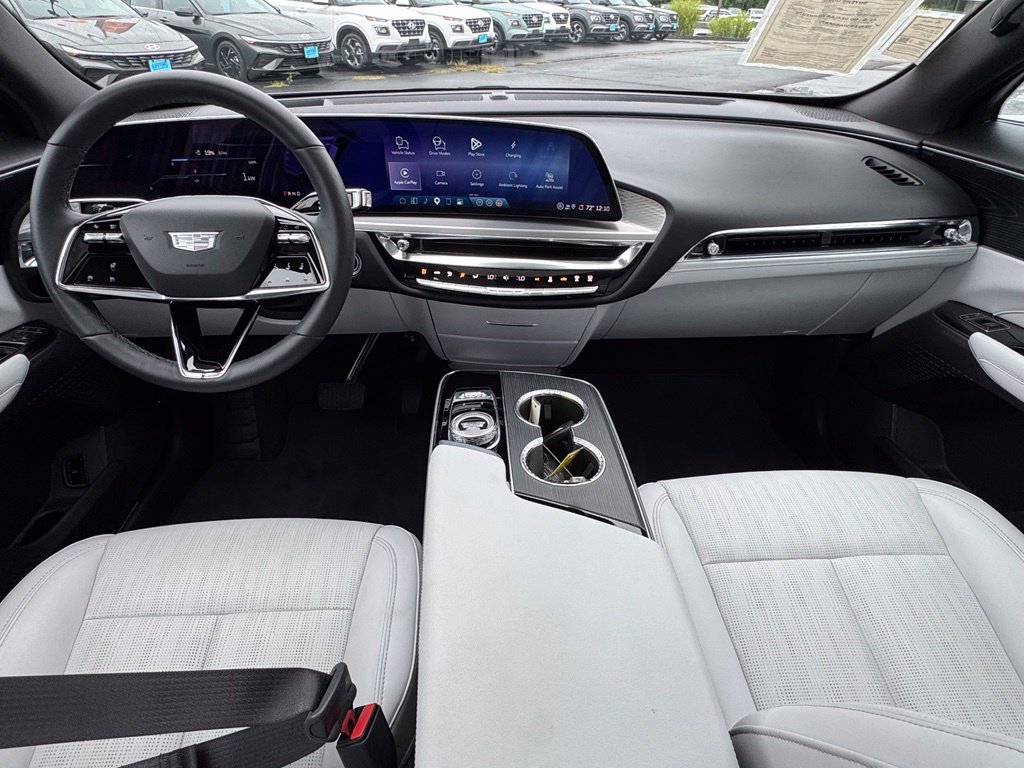 Used 2025 Cadillac Lyriq Sport AWD/4WD image 16