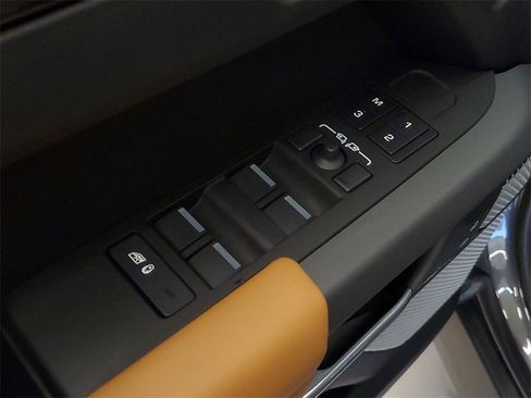 Used 2024 Land Rover Defender 130 X image 11