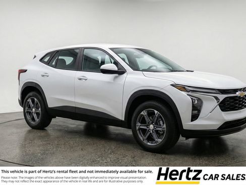 Used 2025 Chevrolet Blazer LT image 1